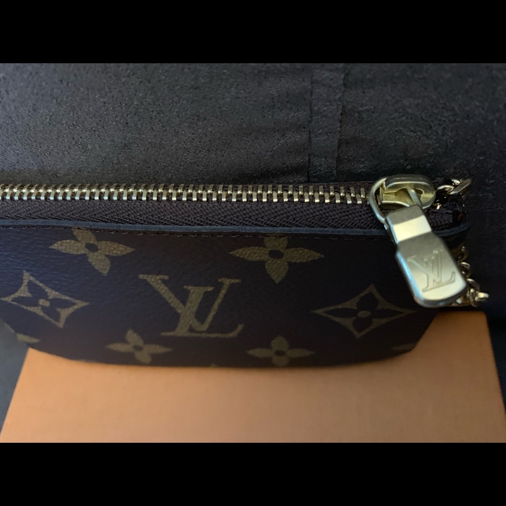 BNIB Louis Vuitton Monogram Canvas Key Pouch - Picture 4 of 5